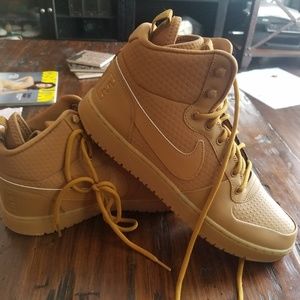 Nike Mid Court Boroughs